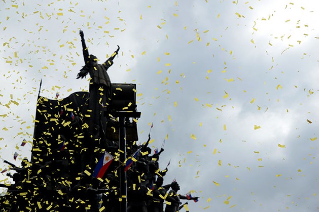 Yellow confetti showers the People Power Monument during the commemoration of the 30th EDSA People Power Revolution in Quezon City, January 25, 2016. (Maria Tan)